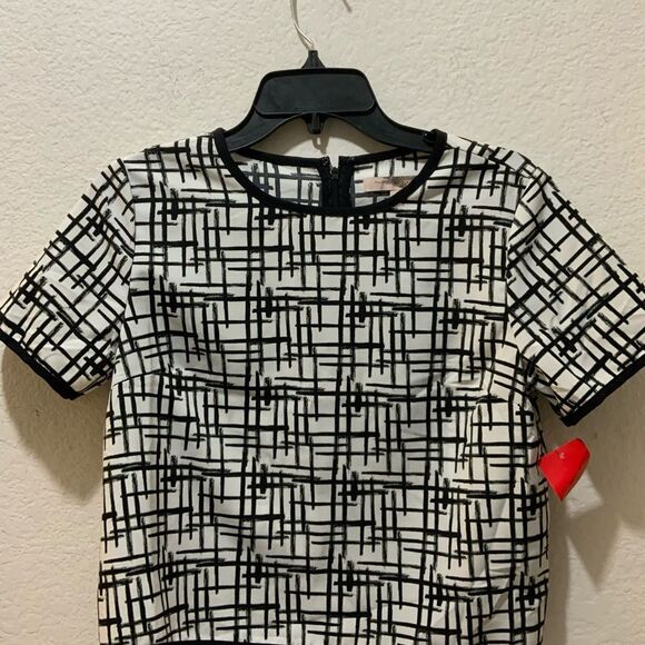 ⭐️FOREVER 21 White and Black Top size small T1 - Picture 2 of 10